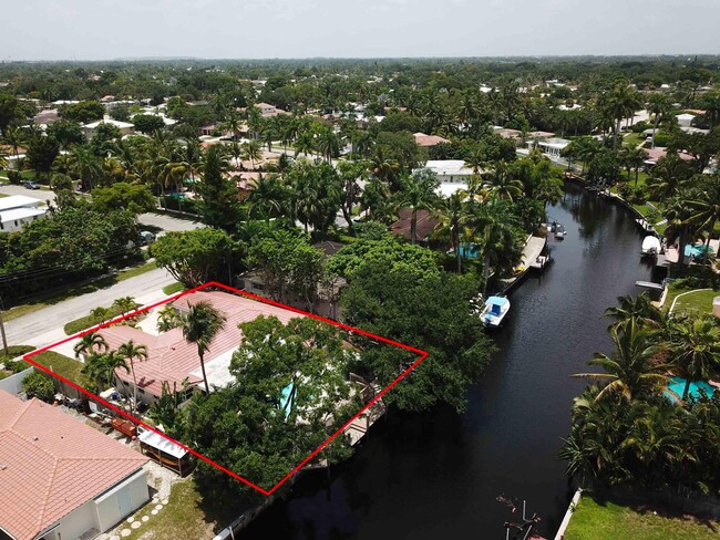 Building Photo - 709 W Royal Palm Rd