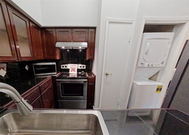 Building Photo - 1881 Bering Dr