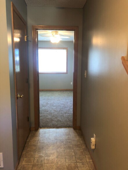 Building Photo - 525 Tanager Path