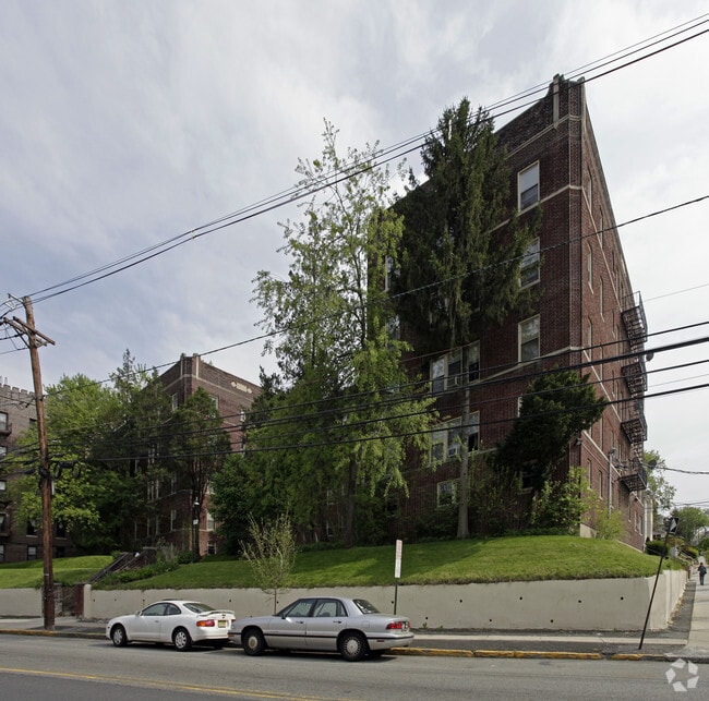 Building Photo - 210 Franklin St