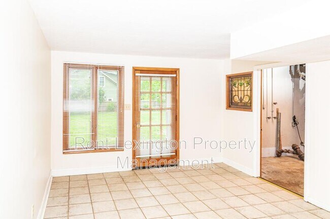 Building Photo - 657 Montclair Dr