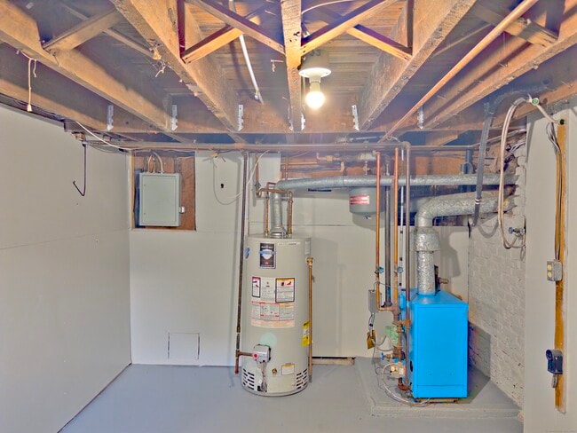 Building Photo - 8 Howard Ct