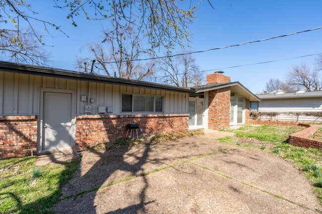 Building Photo - 4132 E 48th Pl