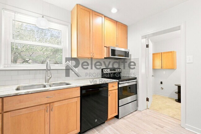Building Photo - 2212 Drummond Dr