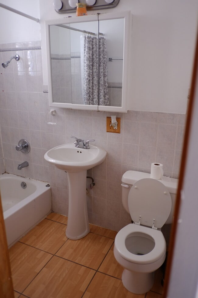 Building Photo - 3525 W Fullerton Ave