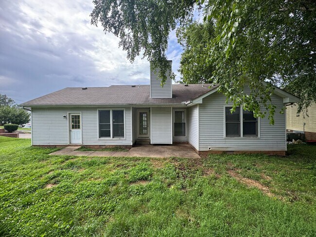 Building Photo - Single Family Home in Clarksville