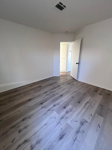 Building Photo - 53755 Avenida Diaz