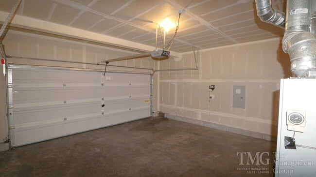 Building Photo - Beautiful 4-Bedroom Home with Custom Finishes & Thoughtful Layout