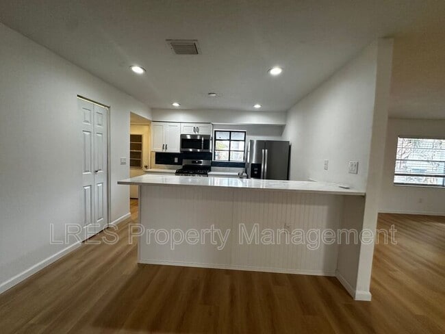 Building Photo - 10647 Deergrass Ln