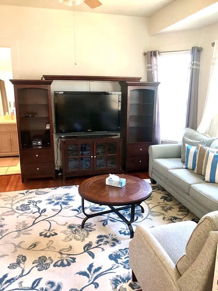 Building Photo - 3412 Avenue Q