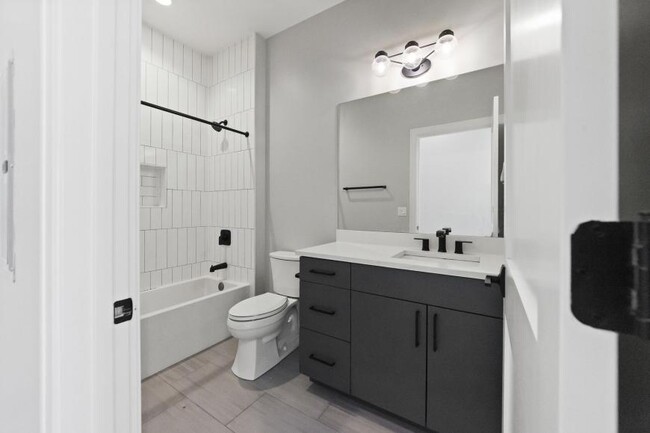 Building Photo - 0 bedroom in Chicago IL 60657
