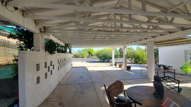 Patio and parking - 750 N Jefferson Ave