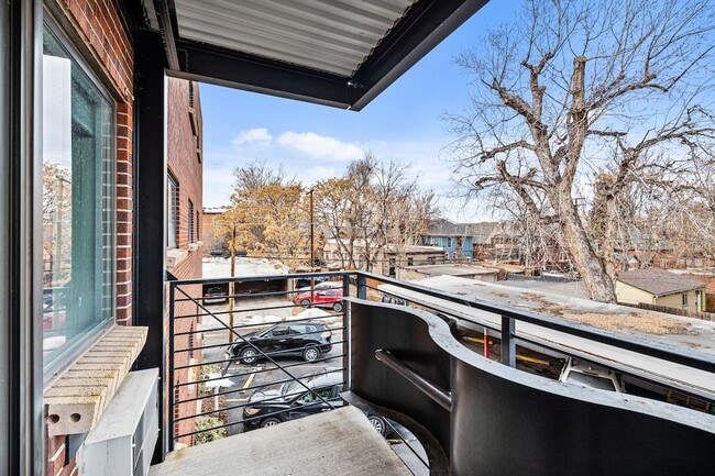 Building Photo - Downtown 1 Bedroom 1 Bath! Coming Soon!