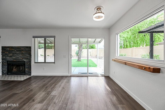 Building Photo - 3334 W Monona Dr