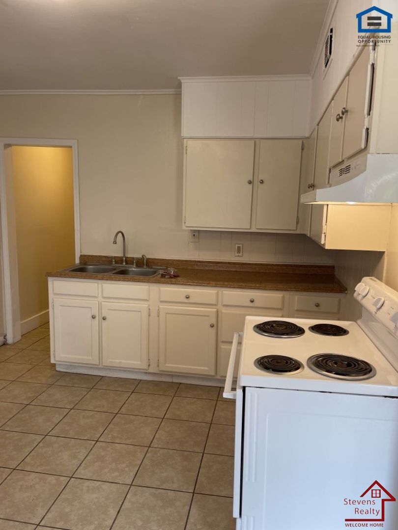 Building Photo - 1720 Cambridge Dr