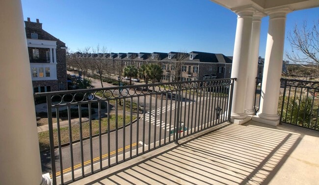 Building Photo - 2834 Howard Ave