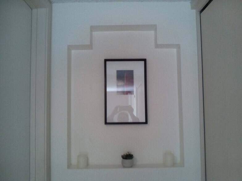 Hall wall cut out - 7088 N Moonsong Ter