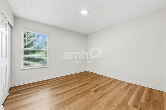 Building Photo - 2044 Woodmere Ct