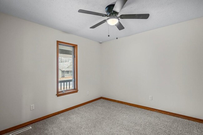 Building Photo - 4 Bed 3 Bath 2 Car, Bonus Room, Finished B...