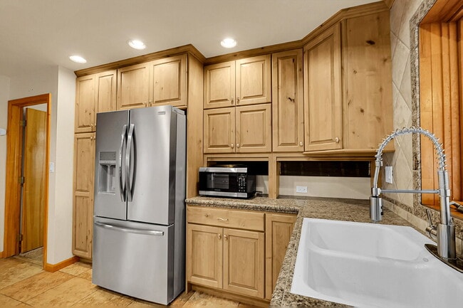 Building Photo - $2,195.95, 3-bed, 2-bed, ranch-style home with a large backyard and $300 off first month's rent