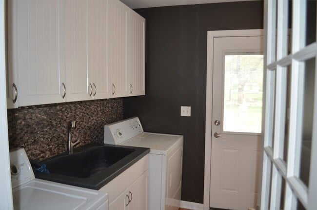 Building Photo - 1N037 Ethel St