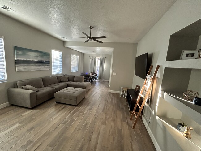 Building Photo - 4313 Lauren Lp NE