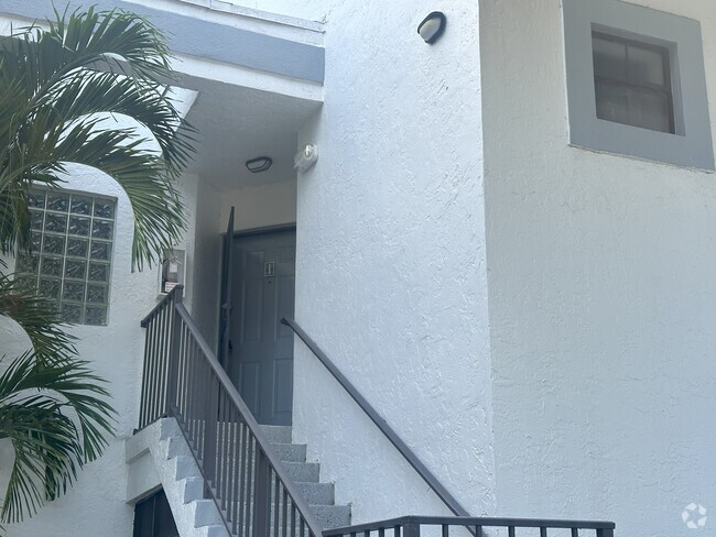 Building Photo - 5438 Verona Dr
