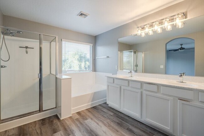 Building Photo - For Lease Beautifully Updated 4-bedroom, 2.5-Bathroom +Den, 1st Floor Office Gem, With a 2-car At...