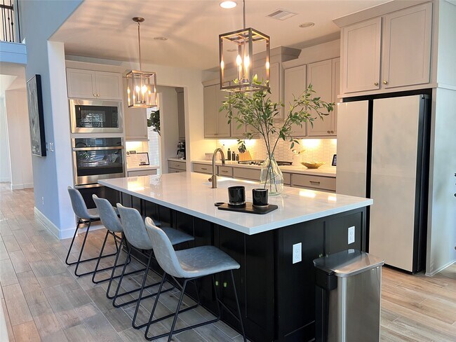 Building Photo - 176 Sweeping Valley Dr