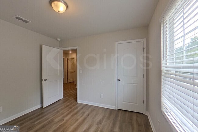 Building Photo - 216 York Ln
