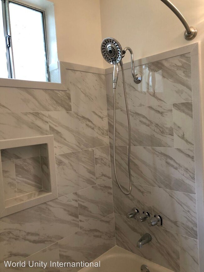 Building Photo - 100-140 Rose Ln