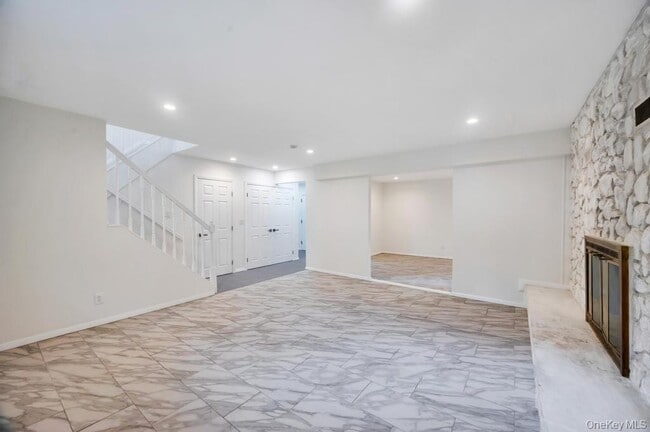 Building Photo - 26 Ravine Rd