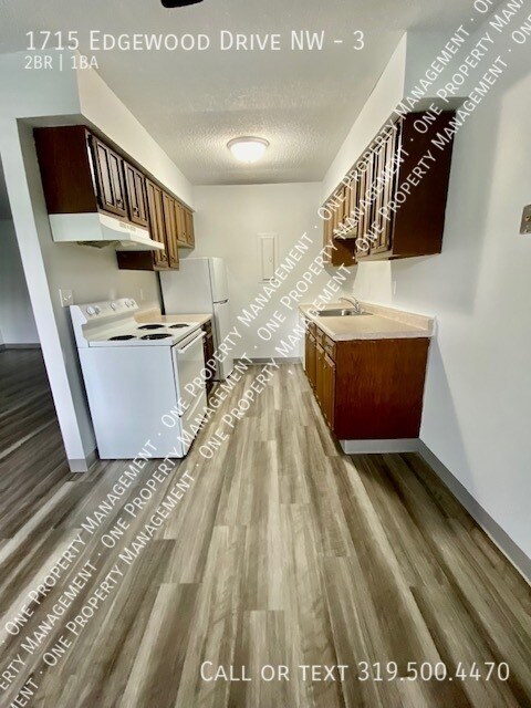 Building Photo - 1715 Edgewood Dr NW