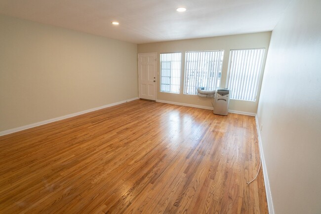 Interior Photo - 478 Landfair Ave