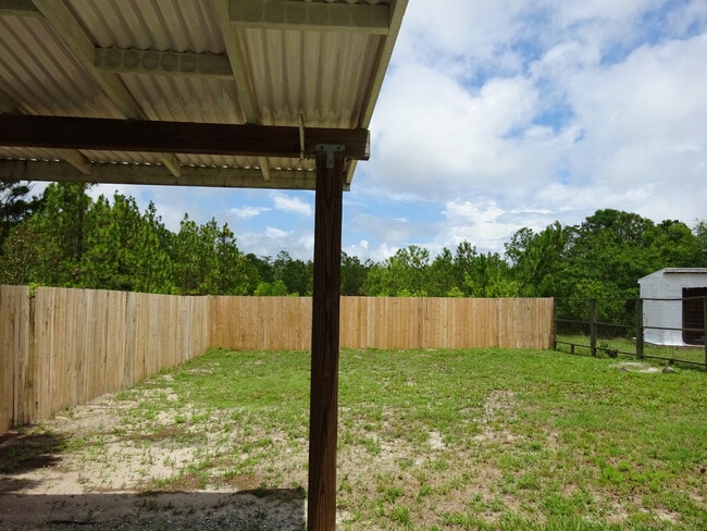 Building Photo - A cutie pie of a home!