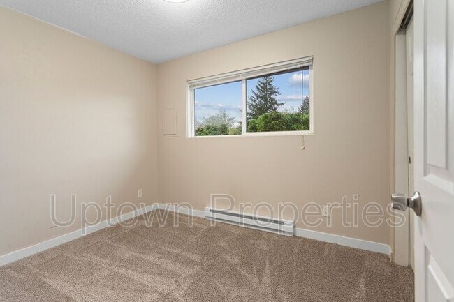 Building Photo - 22745 SW Orcutt Pl