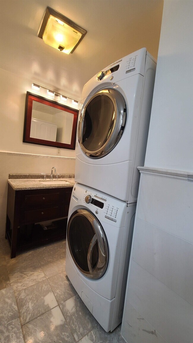 Building Photo - 476 GREGORY Ave