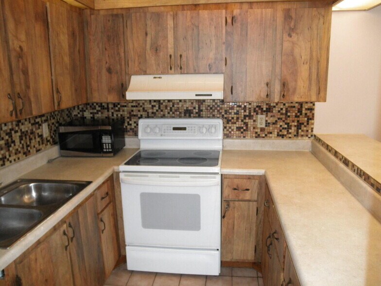Building Photo - 571 Springdale Cir