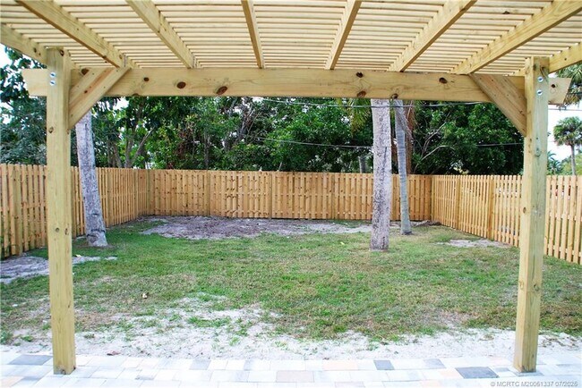 Building Photo - 406 Robalo Ct