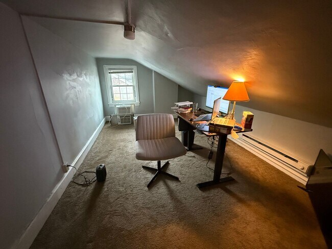 Building Photo - 1911 Jane St