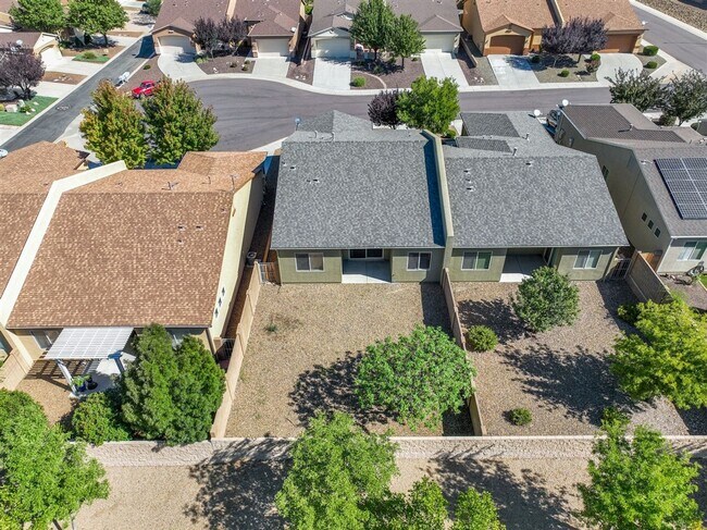 Building Photo - 3 Bedroom, 2 Bathroom Townhome in Granvill...