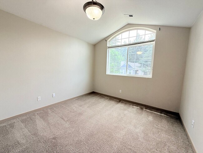 Building Photo - 9554 SW 153rd Ave