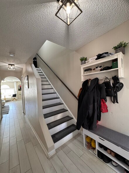Building Photo - 11317 Ivy Flower Loop