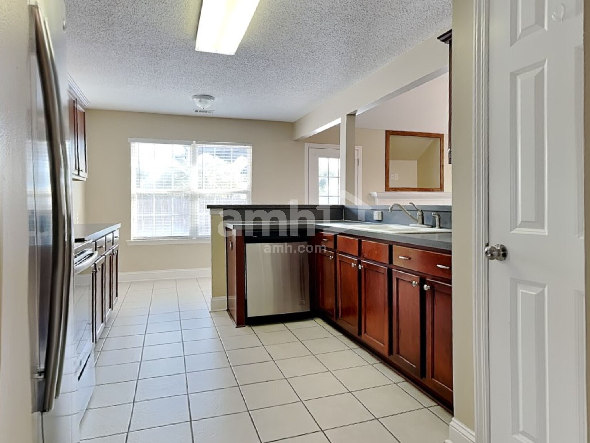 Building Photo - 738 Laurel Hill Cir