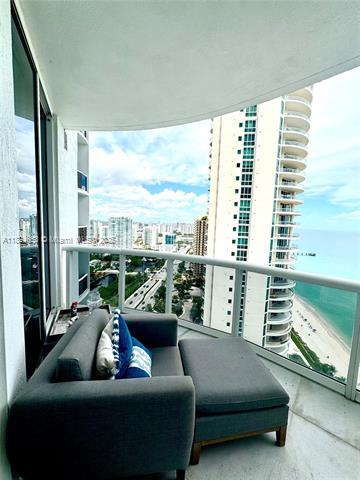 Building Photo - 16001 Collins Ave