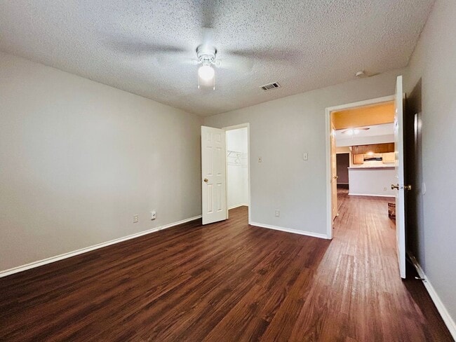 Building Photo - 9304 Kempler Dr