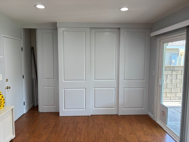 Building Photo - NICE 2 Bedroom Home with Large Enclosed Ya...