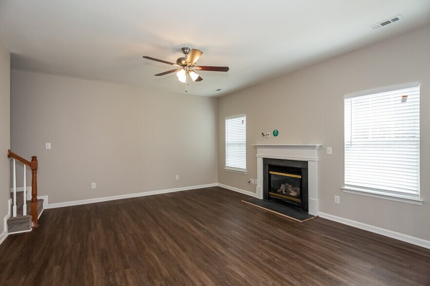Building Photo - 2910 Oakdale Pasture Dr