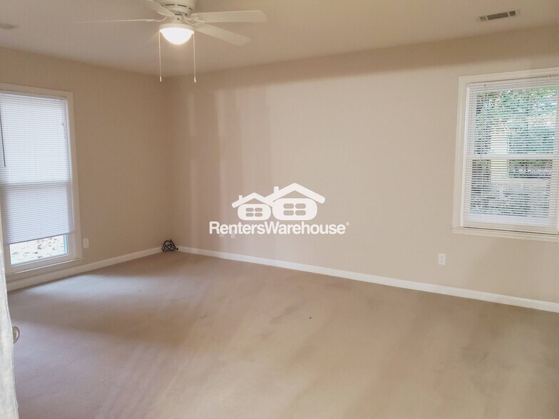 Building Photo - 141 Red Oak Ln