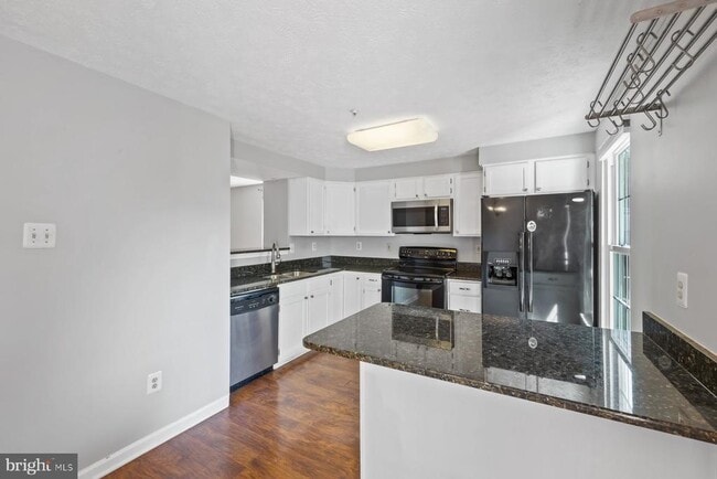 Building Photo - 806 Lilac Ct